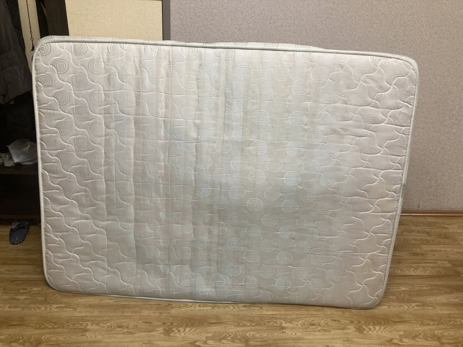Продам матрас 140х185