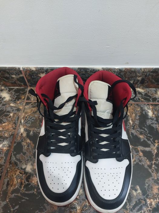 Adidasi Jordan 1 mid