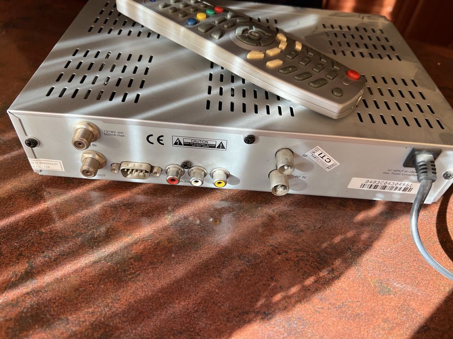 Набор. Тюнер рабочий. Караоке нерабочее. Подка стеклянная с креплением