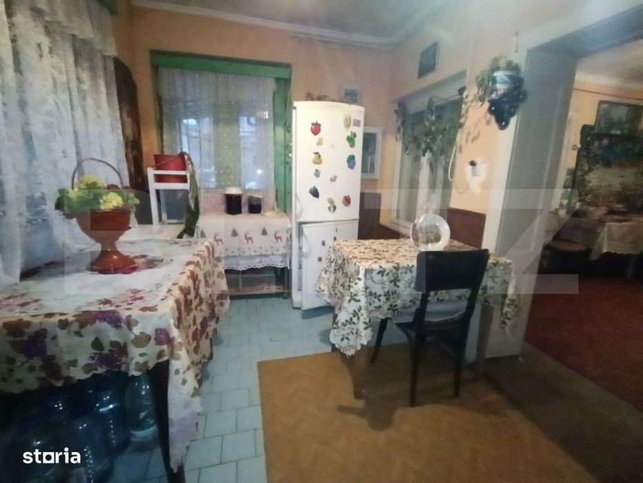 Casa cu 4 camere, baie, bucatarie, anexe, pivnita, teren 1000 mp