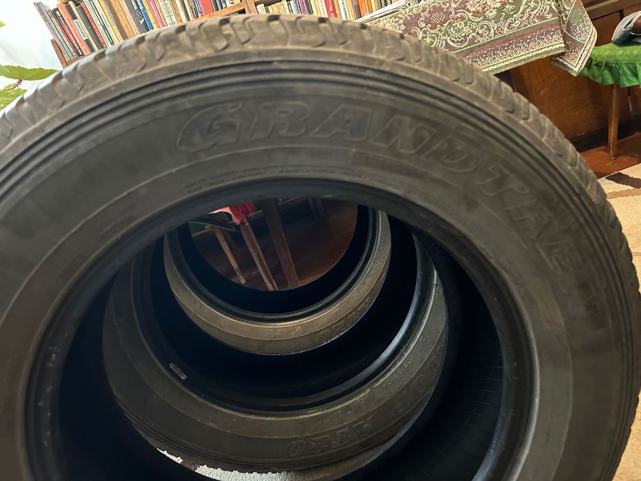 Продавам летни гуми в много добро състояние
