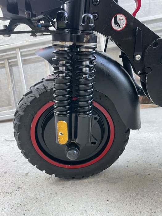 Vînd trotinetă puternică cu două motoare.