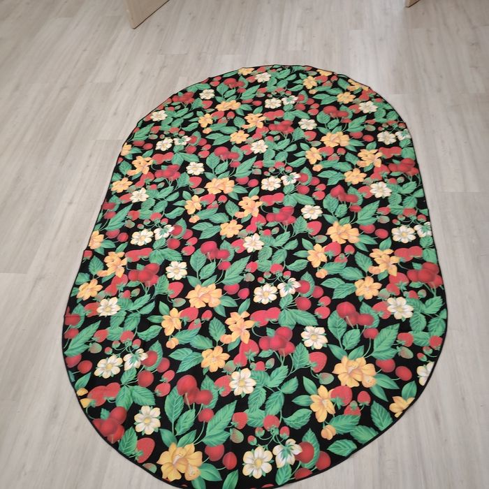 Продам скатерть круглые и овальная.