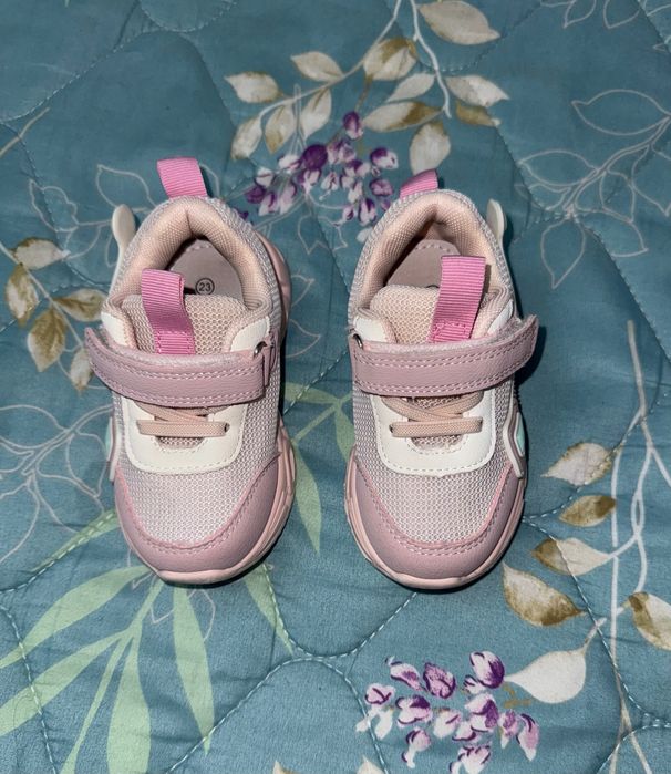 Продам детские кроссовки, 23 размер