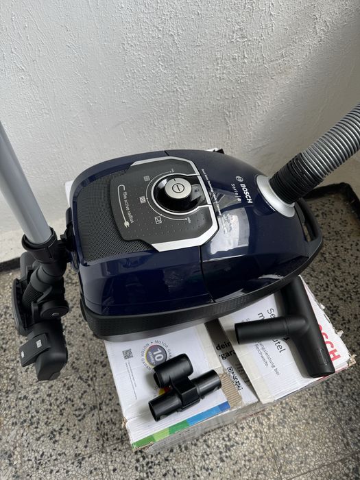 Прахосмукачка с Торба Bosch Series 8 BGL8XPER 700W, Тиха, XXL Накрайници, Дълъг Кабел!