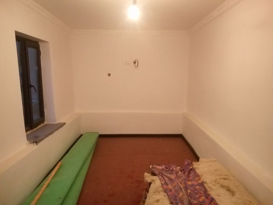 Mahallada uy sotiladi..