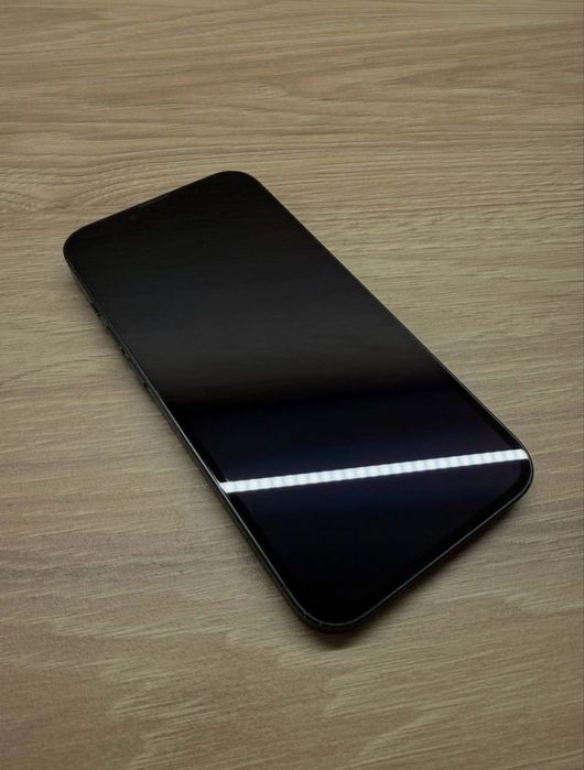 продаю iphone 13