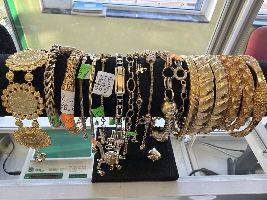 Златни Пръстени и обеци 160 лв . на грам