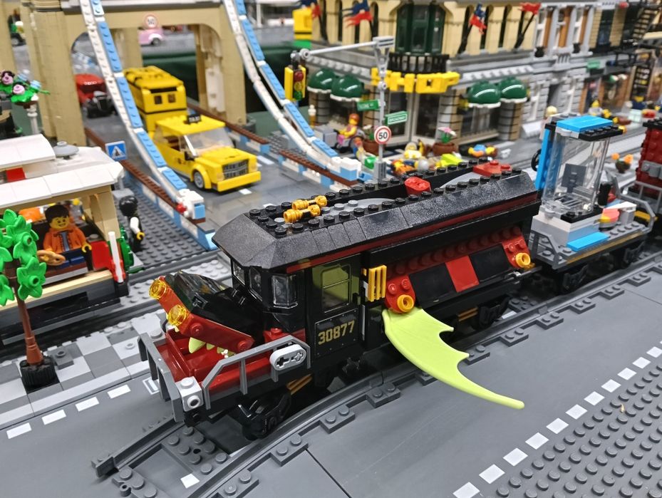 LEGO Trenul expres al fantomelor
