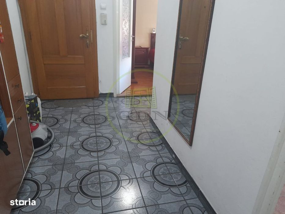 Apartament 3 camere etaj 3 de vanzare B-dul Unirii Fagaras jud. Brasov — fotografia 1
