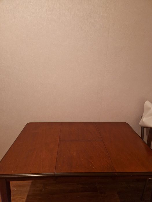 Продается стол(малайзия)