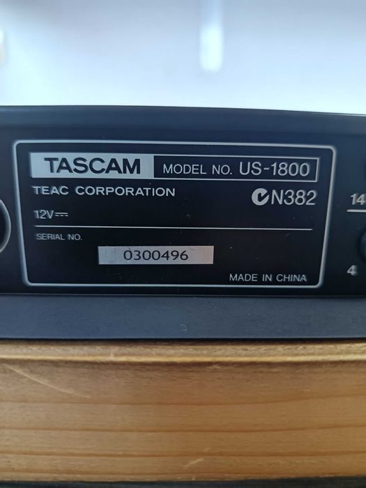 Студийна аудио карта TASCAM US-1800 с фантомно захранване