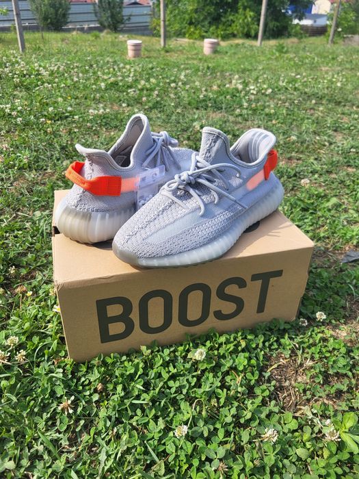 Yeezy 350 V2 Boost RedTail ( gri + rosu )