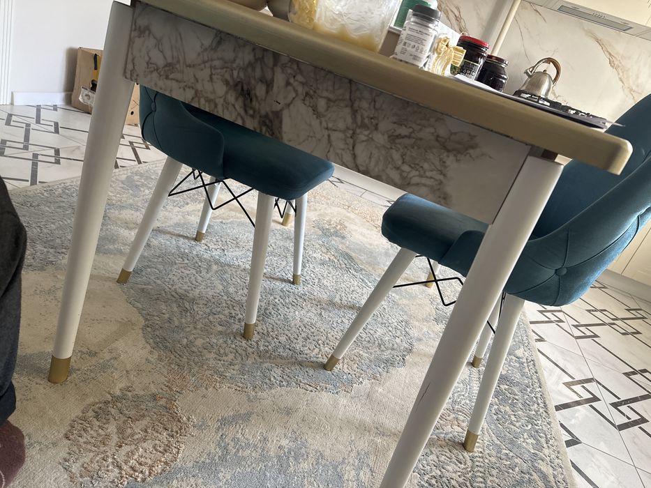 Стол с стульями для кухни