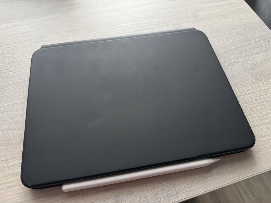 iPad Pro 11" Gen 3, 128 GB + husa cu tastura + pen