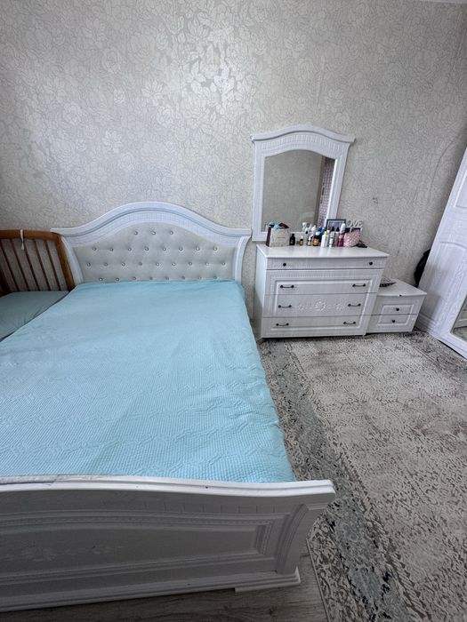 Продам кровать с матрасом
