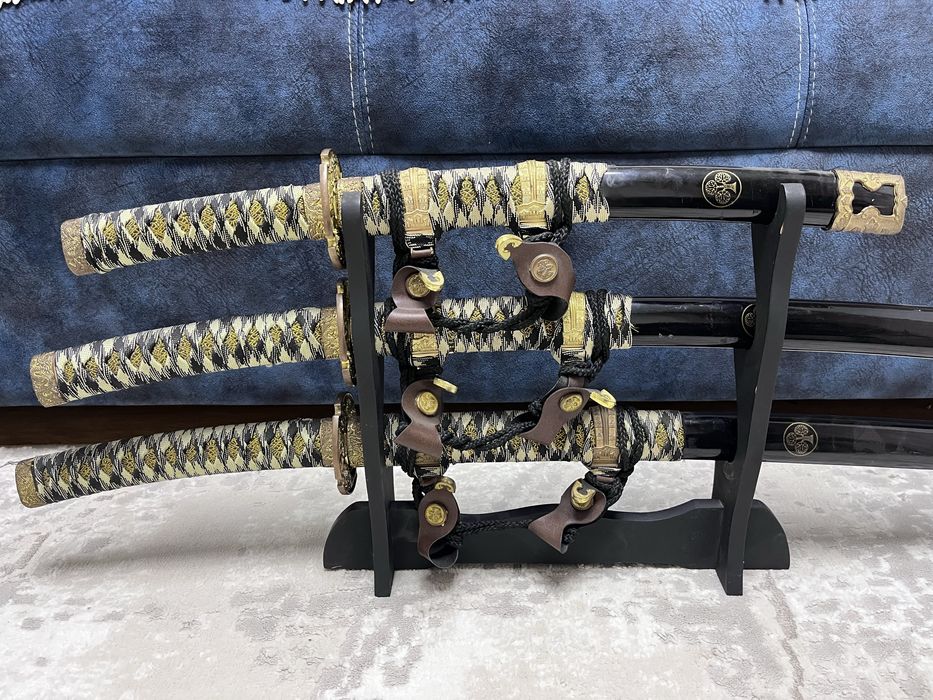 Продам подарочный набор японских мечей продам мечи