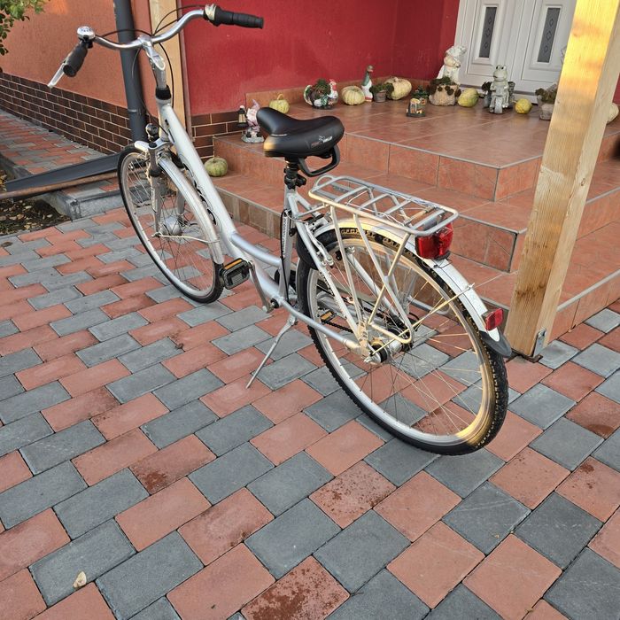 Bicicleta dame cu roti pe  28"