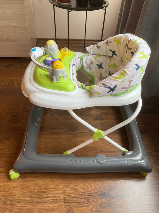 Проходилка за бебе-самолет