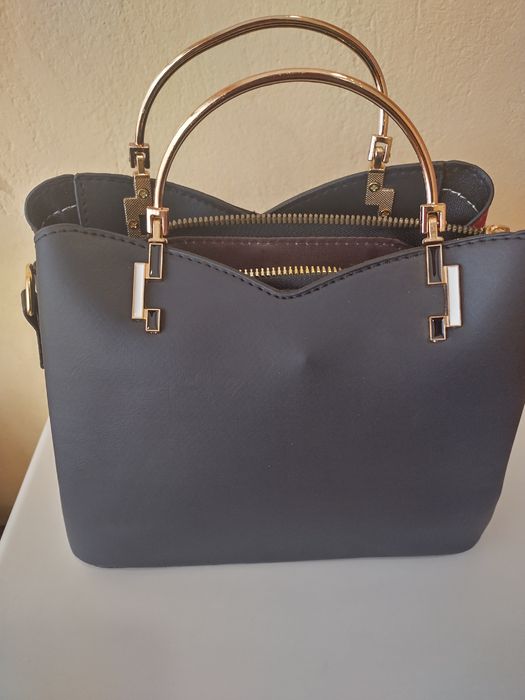 Дамска чанта в червено и черно