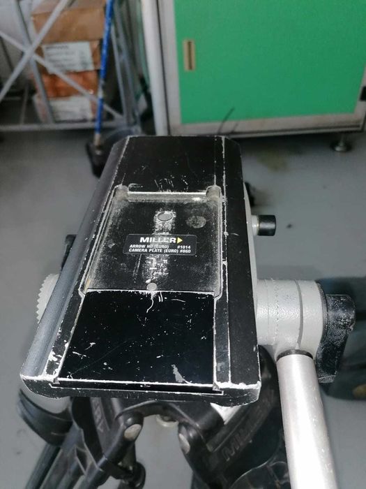 Trepied profesional Miller din fibră de carbon