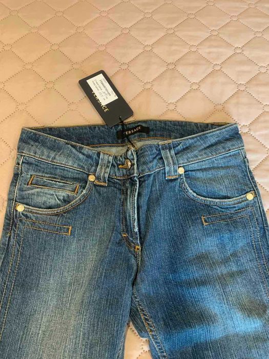 продавам дамски дънки Versace