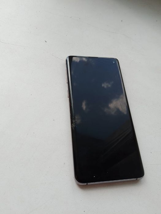 Продам Samsung S10 (Мерцает экран)