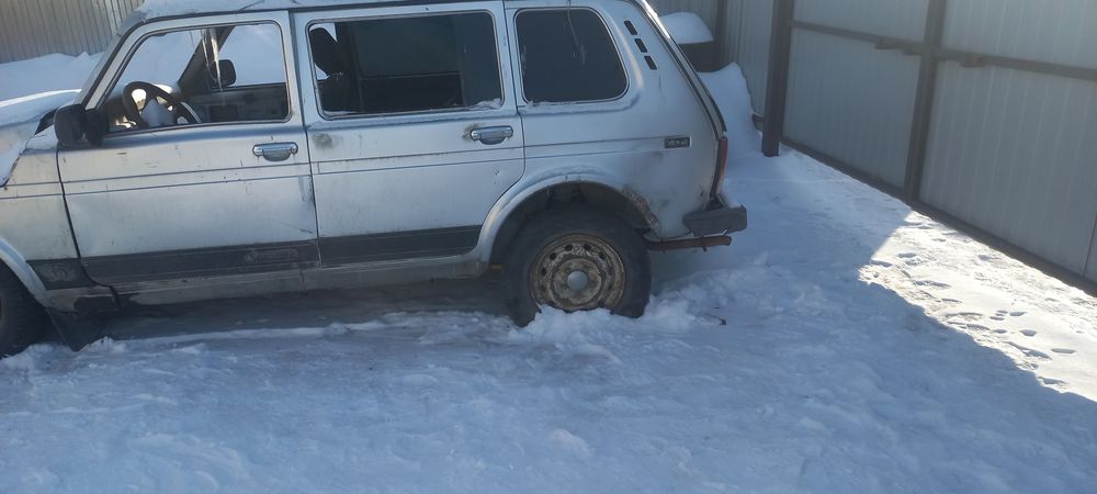 Продам нива 5дверка