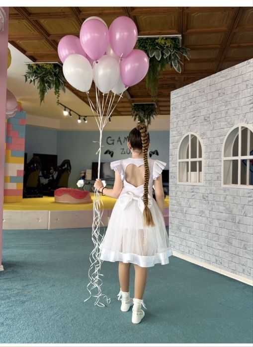 Продавам рокля за момиче 8/9г