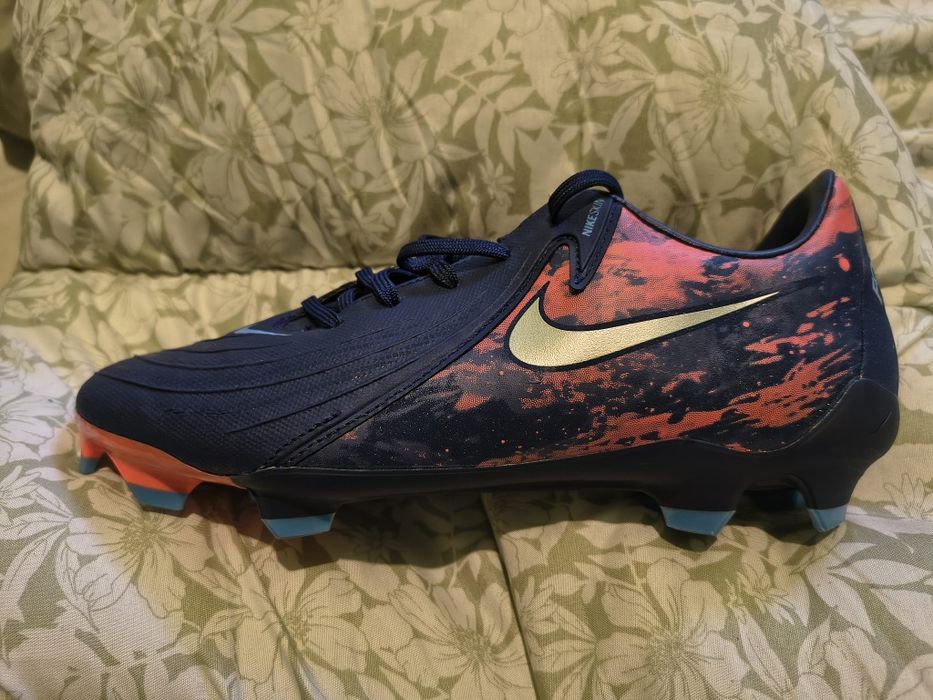 Vând ghete de fotbal