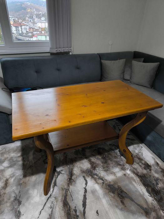 Трапезна и холна маса