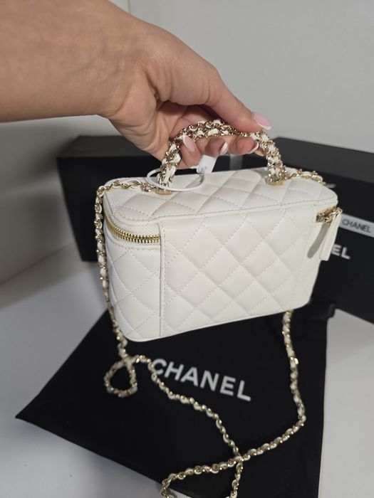 Налична чанта Chanel Vanity Case