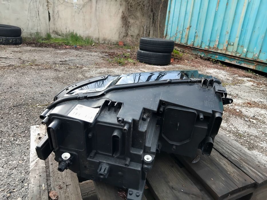 Оригинален Full LED фар за VW Tiguan (след 2016) – Ляв (5NB941035B)
​Описание:
Продавам оригинален преден ляв фар (от страната на водача) з