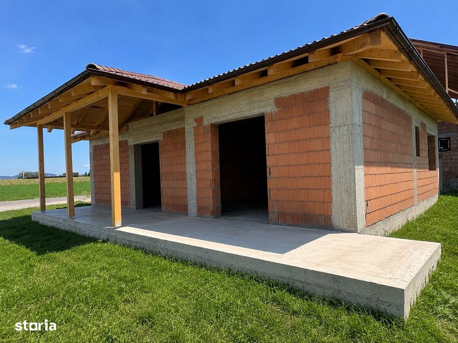 Casă pe nivel la roșu, cu autorizație valabilă , zona Stupini