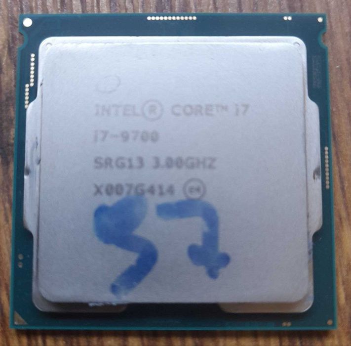 Продам процессор Intel Core i7-9700