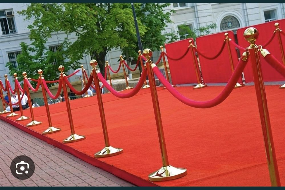 Аренда стоек ограждения 24/7

Так же имеется 
- Красная доро