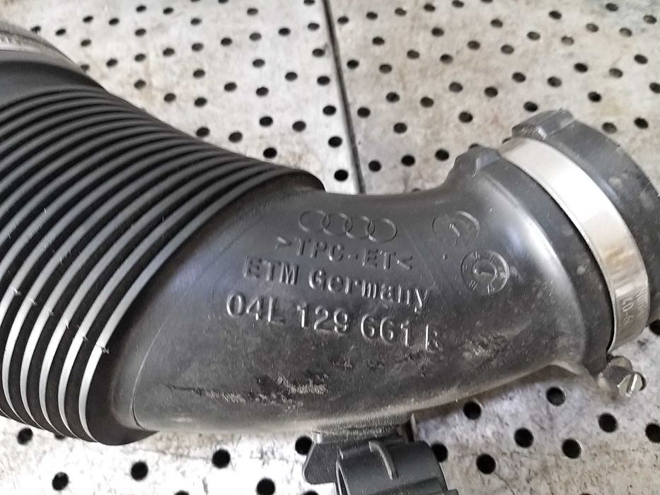 Furtun tub aer 2.0 tdi audi a4 b9 8w 04l129661b