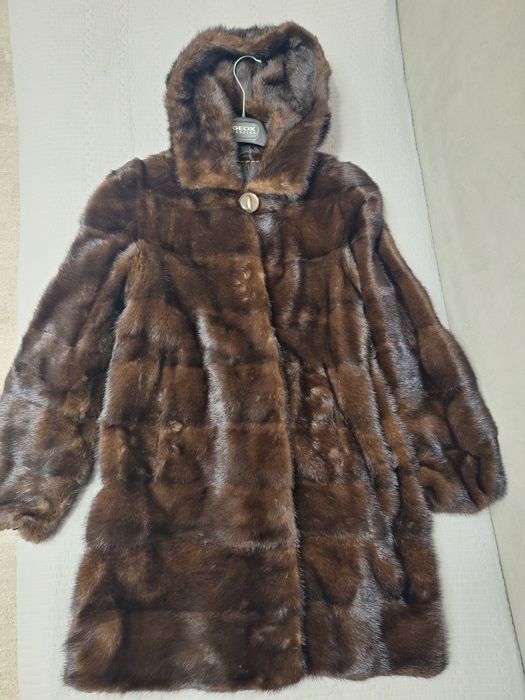 Норковая шуба с капюшоном