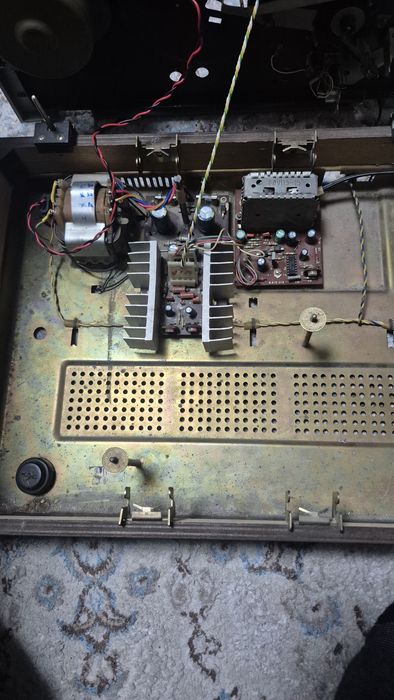 Продам виниловый проигрыватель