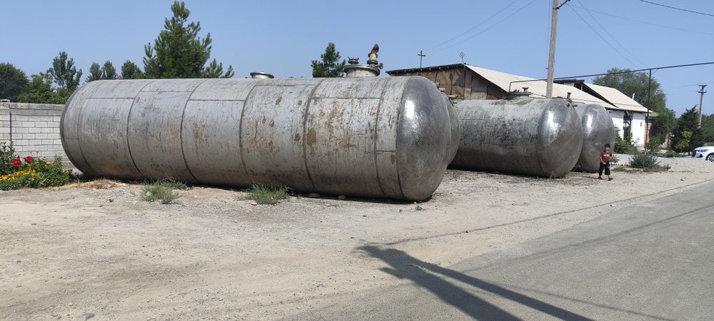 Нержавейка Ёмкост 63 куб сотилади.4 та бор тоза.Нержавейка Ёмкост 63 к