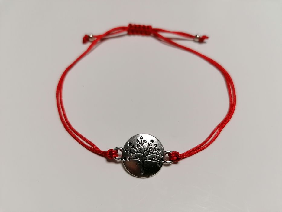 Гривни от червен конец против уроки