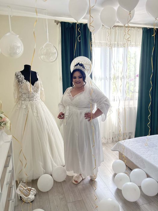 Vand rochie de mireasa .