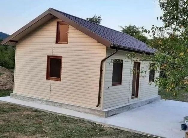 vand case pe structura metalica izolată si pregatită la gata