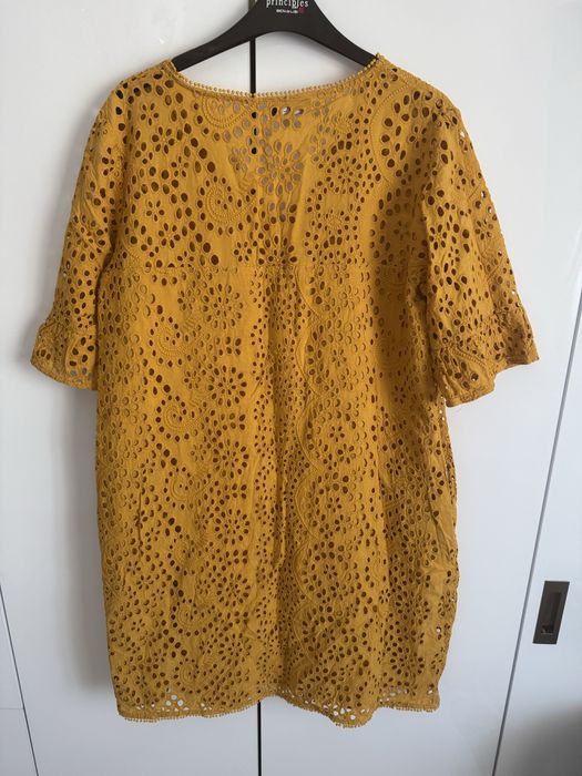 Rochie brodata, format A, cu buzunare