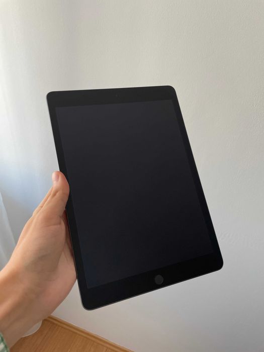 iPad 9th gen (2021) 64gb iOS18!