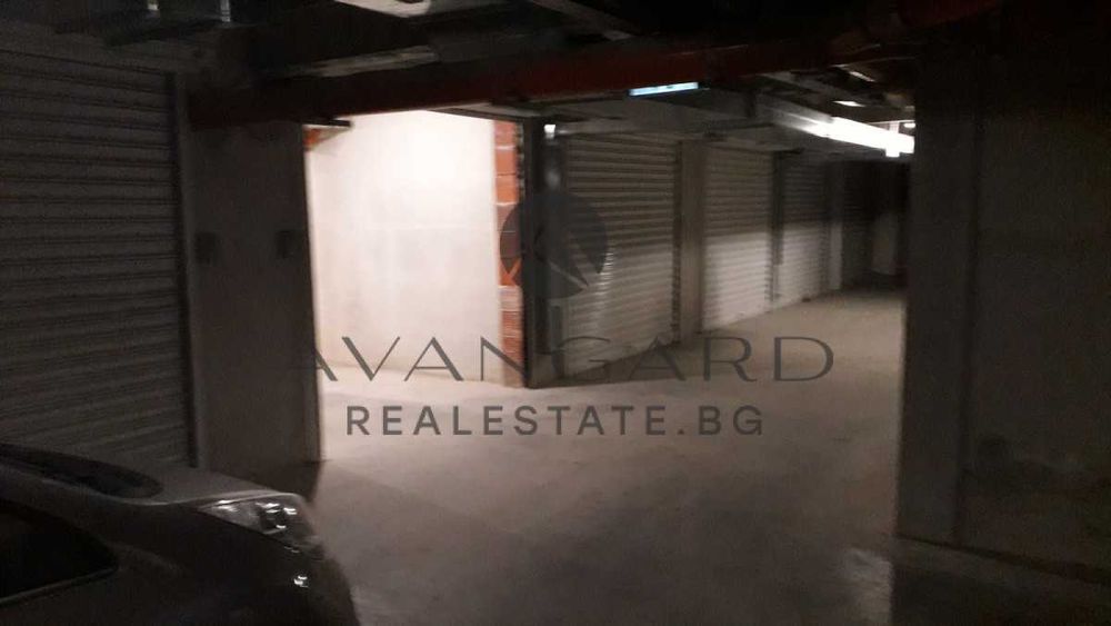 Продава се Гараж / Паркомясто в Пловдив, Кючук Париж - 18 кв.м за 738 €/кв.м - Снимка #1