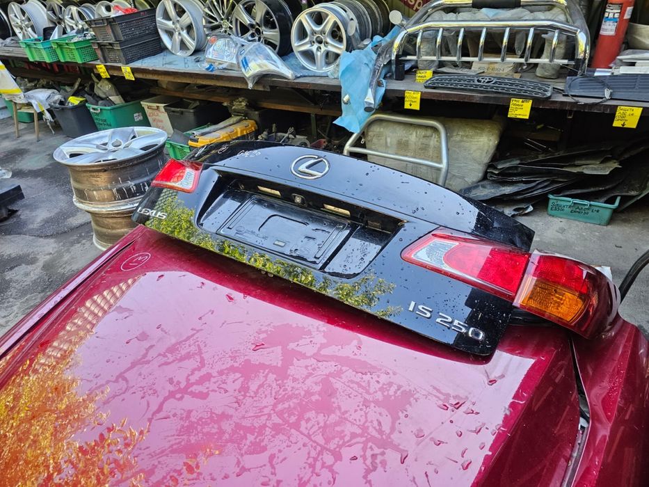 Крышка багажника IS250