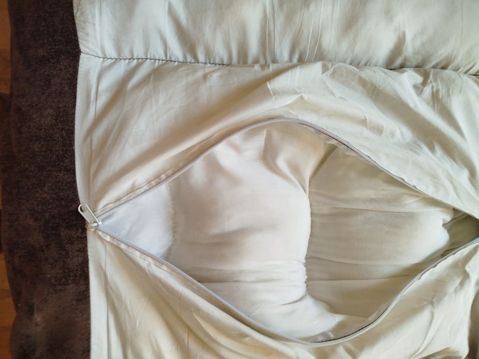 Продам подушки 4 штуки.