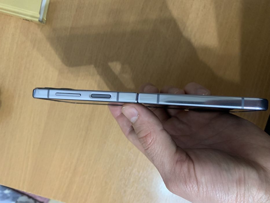 Продаю телефон Galaxy Z Flip 4