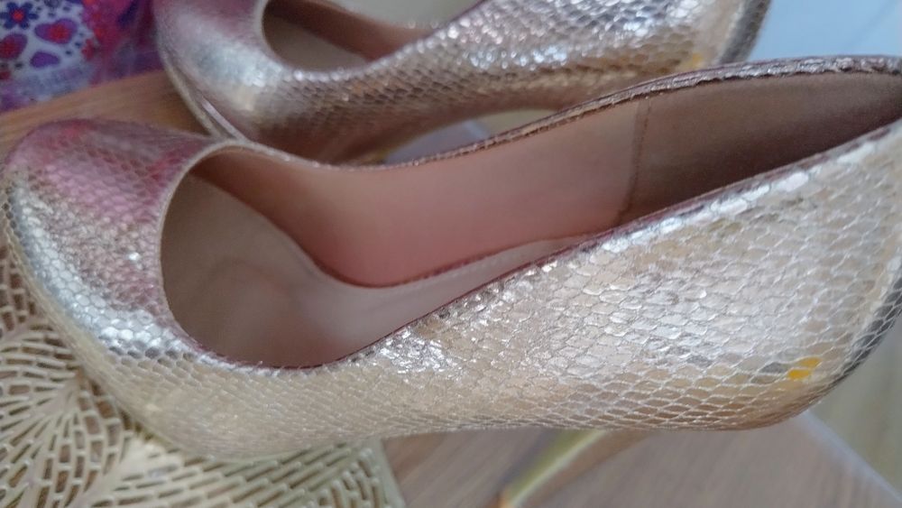 Дамски Ест.кожа Кавалер 39 и 40 ,Лачени 40 ,Маратонки с косъм 39